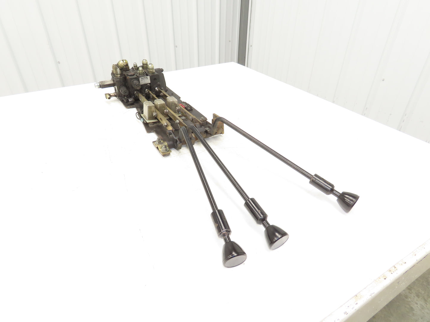 Yale Hydraulic 3-Spool 3 Lever Forklift Mast Control Valve Assembly Off ERC080