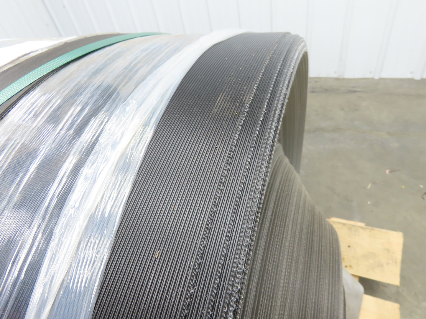 Hytrol 41.5"W x 672' Grooved Rubber Conveyor Belt 2-Ply Black 43"BW