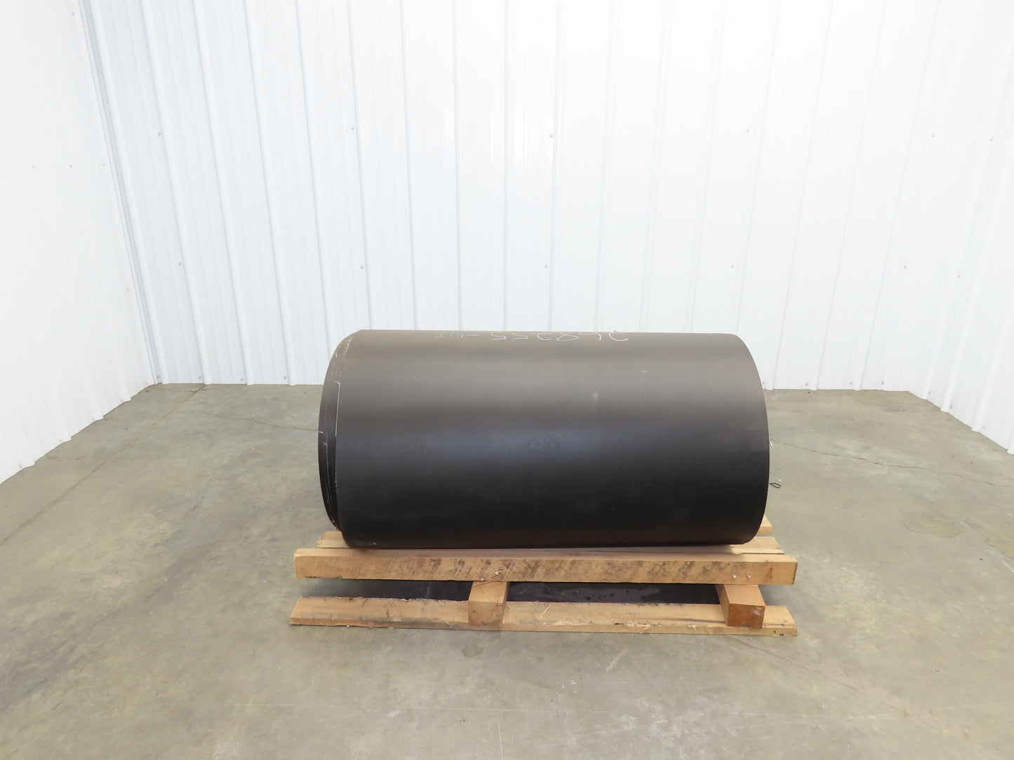Hytrol 41.5"W x 346' Grooved Rubber Conveyor Belt 2-Ply Black 43"BW