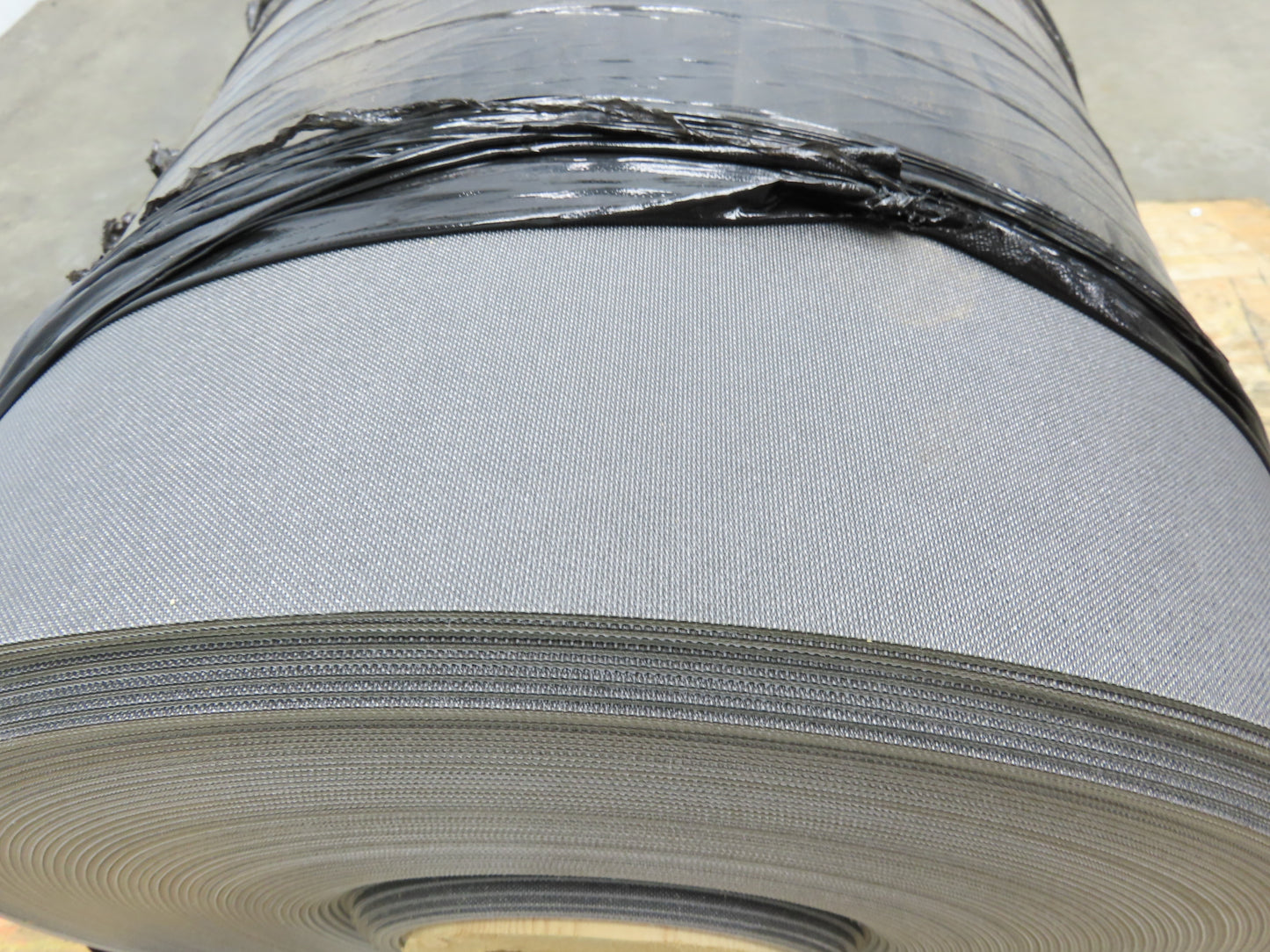 Nitta BLC-18DKF2 24"W x 187' Accumulation Conveyor Belt Black PVC