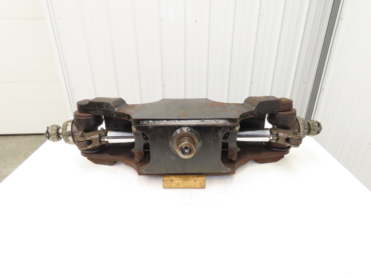 Caterpillar EC25KE Electric Forklift Rear Axle Dual Hydraulic Steering Assembly