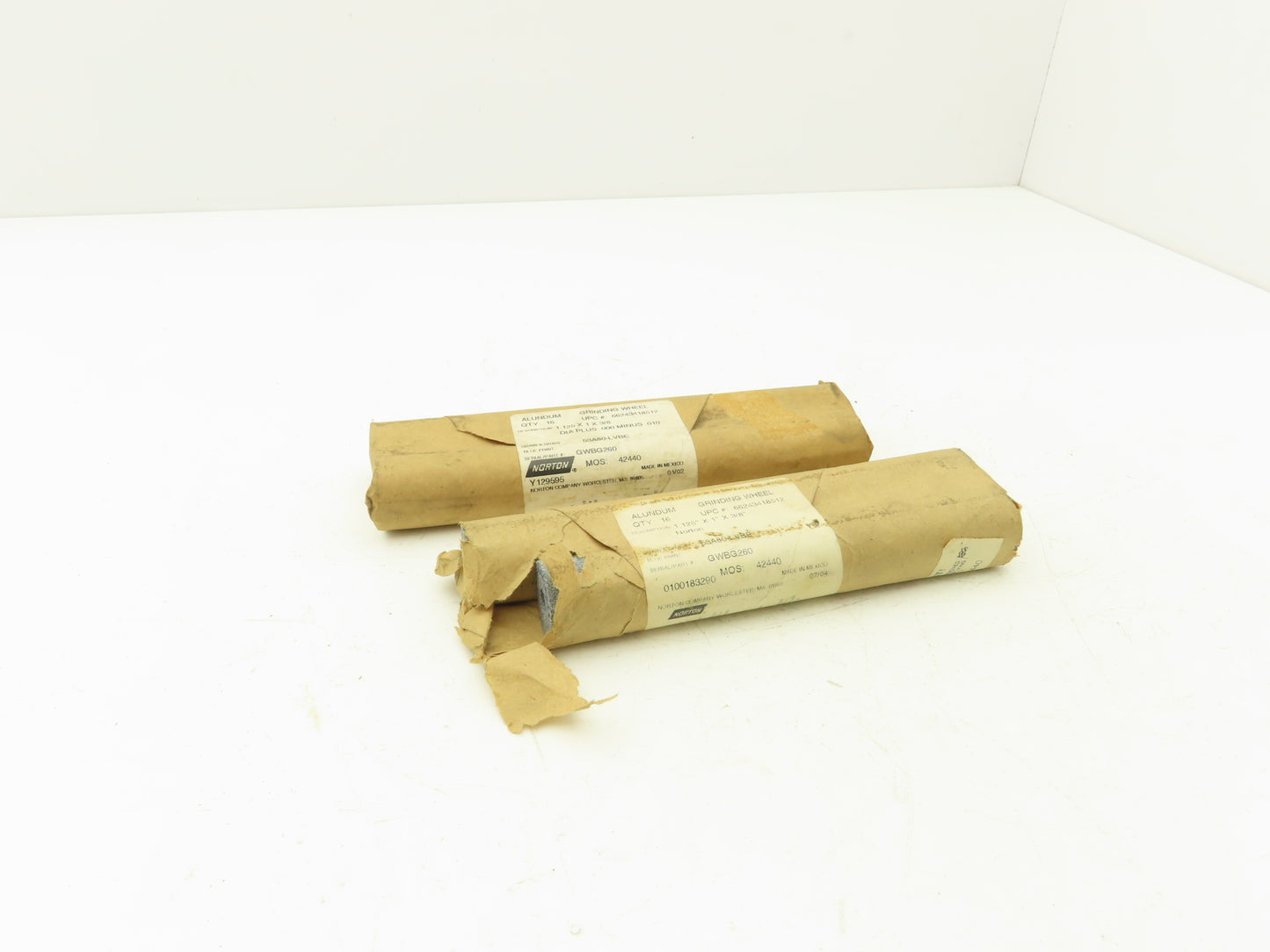 Norton GWBG260 Grinding Wheel 1.125" OD x 1"W x 3/8" ID Alundum Lot of 31