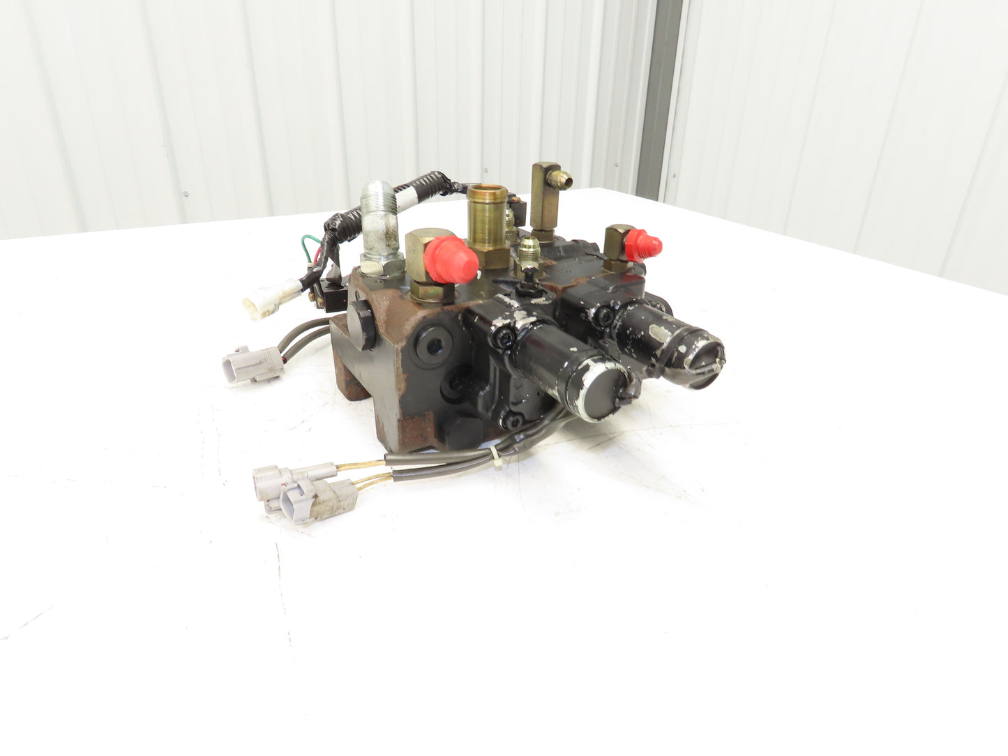 Toyota 67620-21440-71 Hydraulic 3-Spool Forklift Mast Control Valve From 7FBCU25