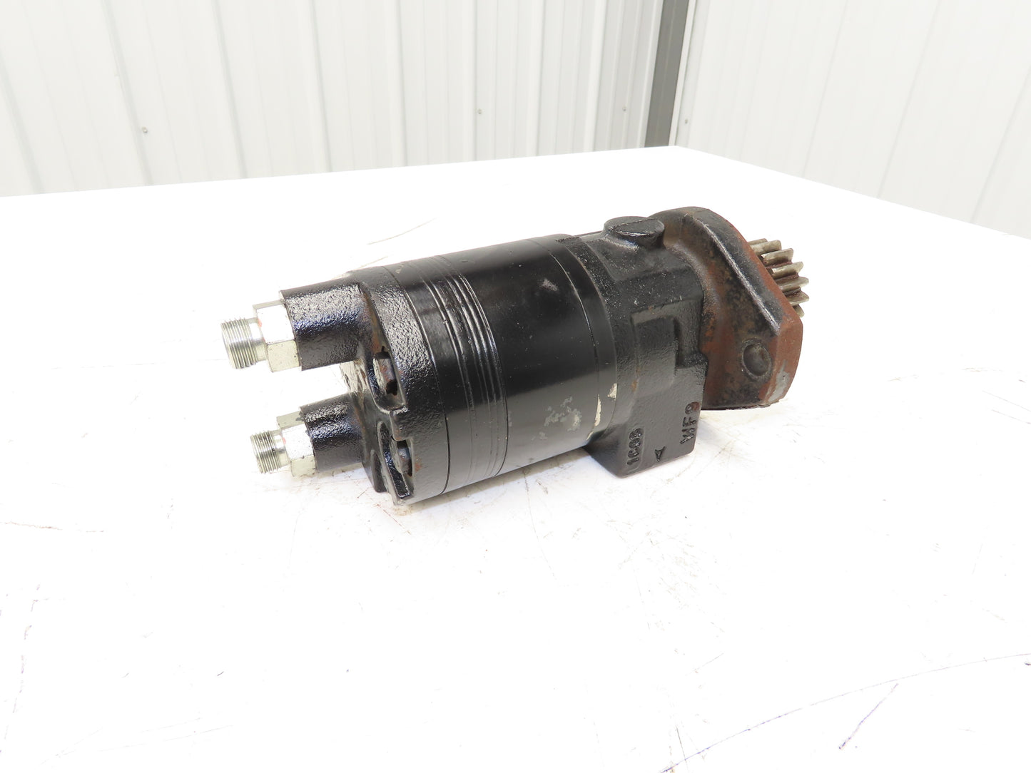 Landoll TE0195AR130AAAA Hydraulic Motor Removed From LSC30 Stand On Forklift