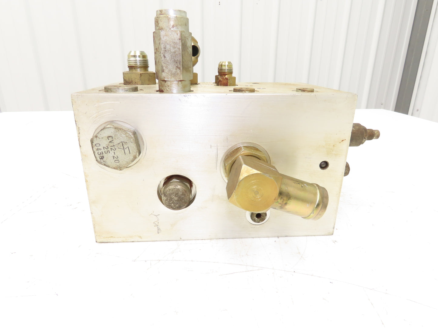 Yale HF000521-3 Stand On Forklift Hydraulic Manifold Block Off ESC030FAN36TE094