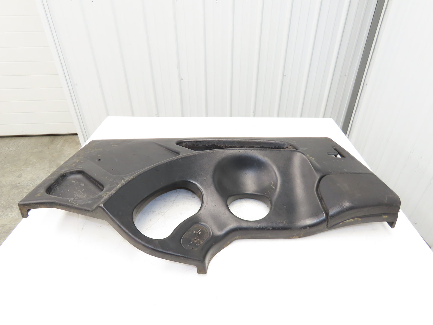 Yale Operator Center Plastic Cover Removed From ESC030FAN36TE094 Forklift