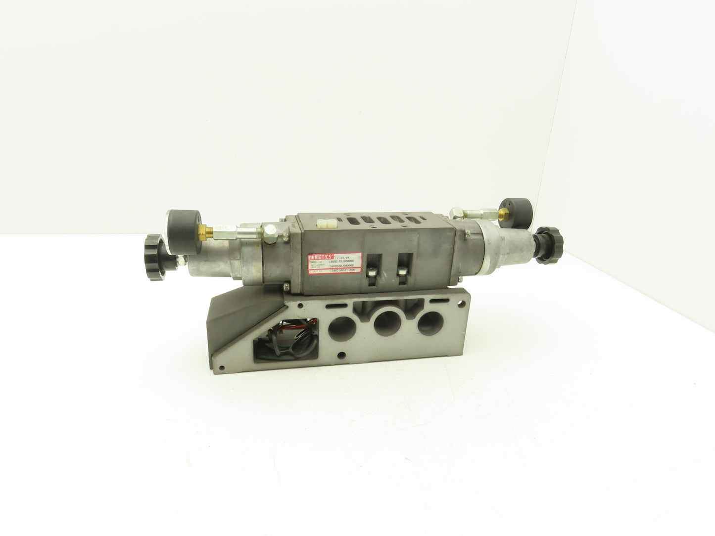 Numatics 135RD115J000000 Pneumatic Dual Regulator Valve 134RD100JP12H00