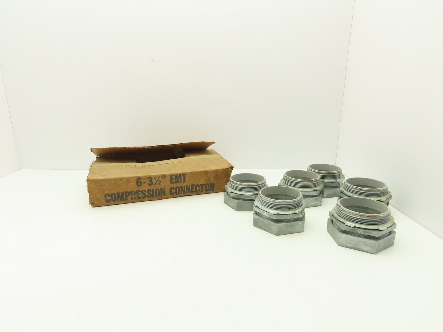 NA 3-1/2" 3-1/2" EMT Compression Connector Insulated Lot of 6