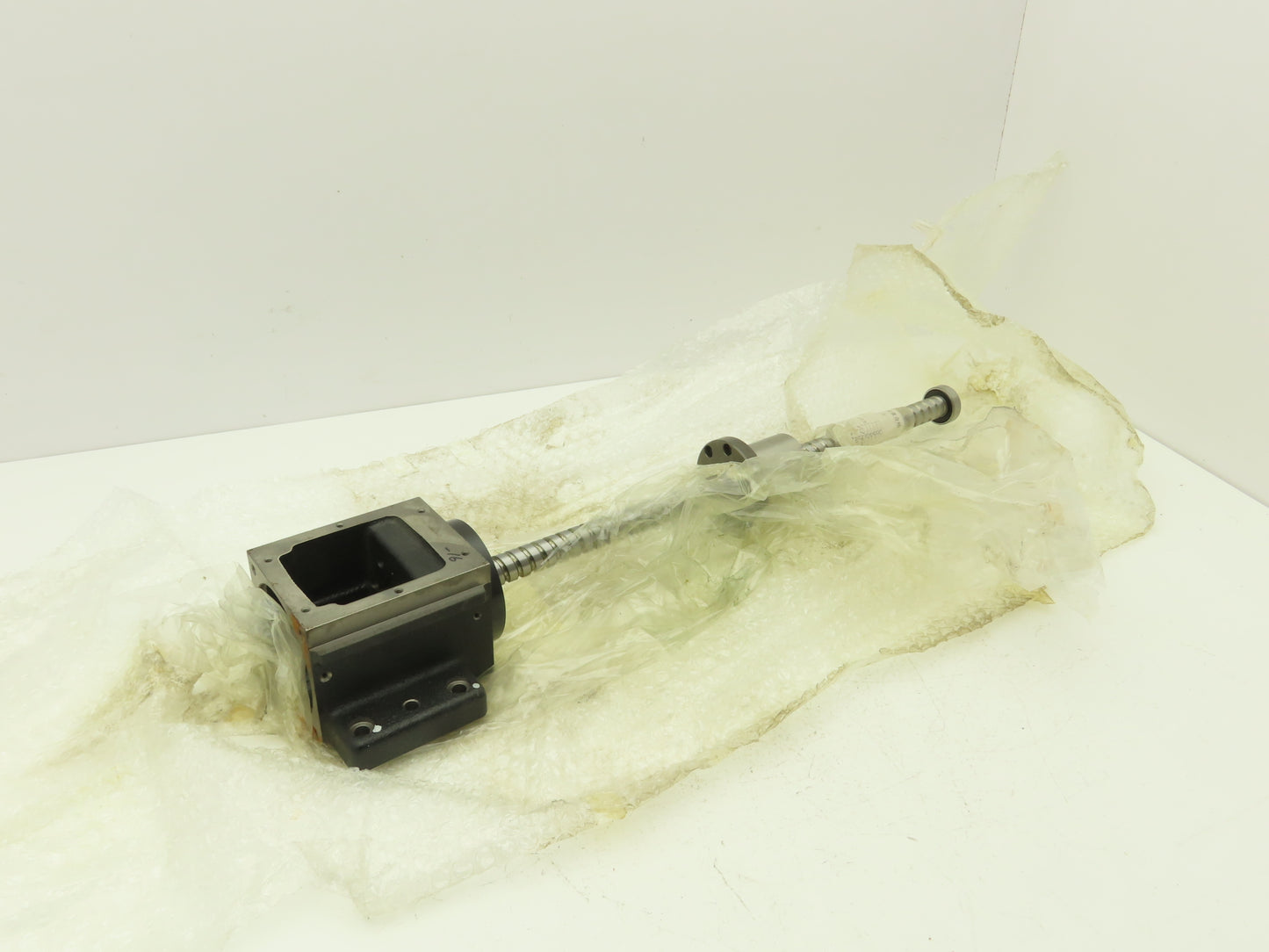 M&S Industrial Equip W2004-733Z-C5Z Ball Screw Shaft/Screw 20mm x 570mm OAL 24"