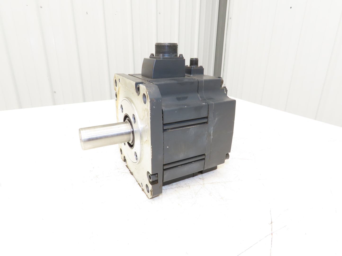 Mitsubishi HC-SFS202B Servo Brake Motor 2kW 2000 RPM 138V 3PH Encoder OSA18-130