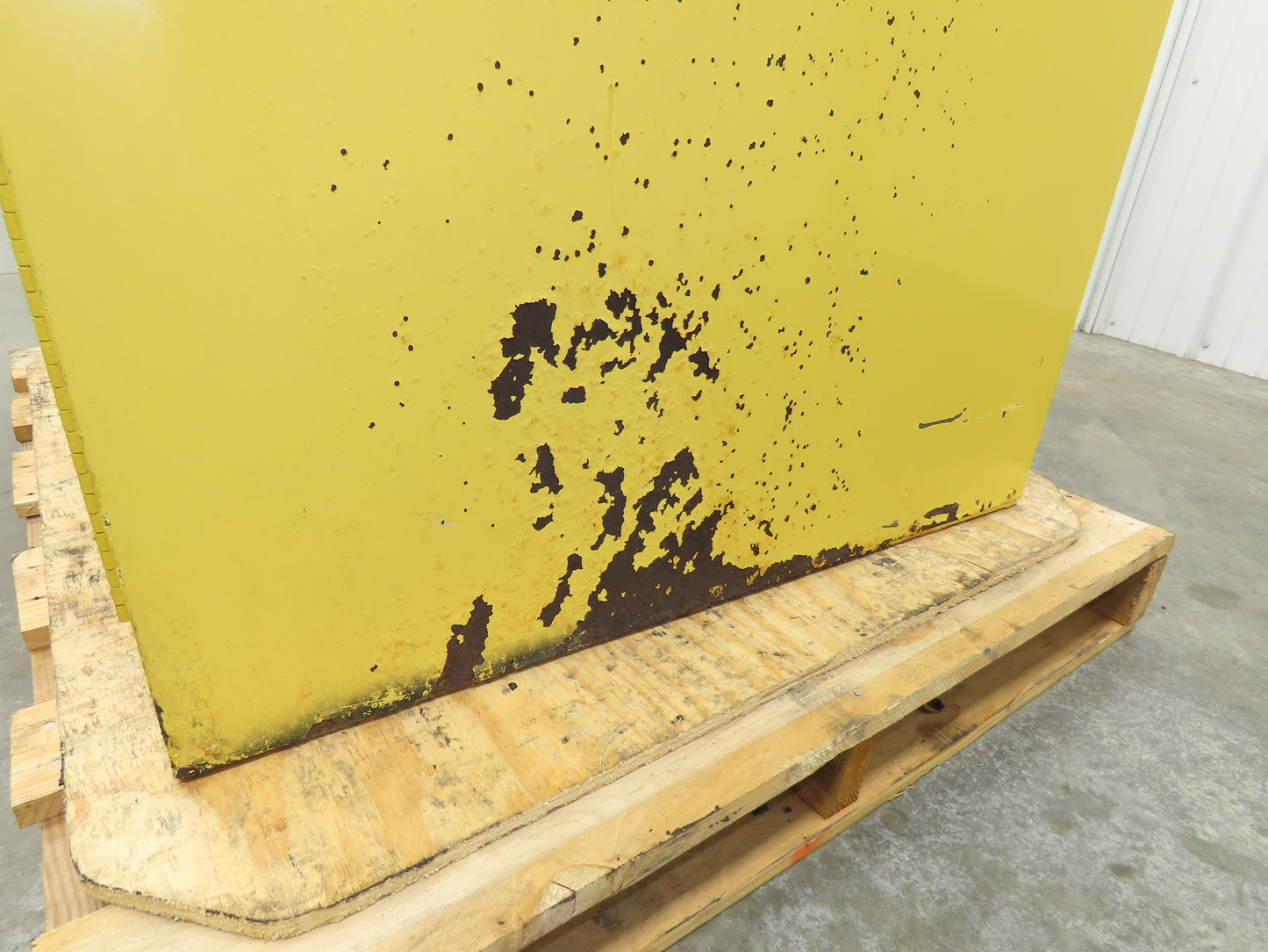 Eagle 1992 Flammable Liquid Safety Cabinet Yellow Dual Door 90 Gallon 43x34x65"