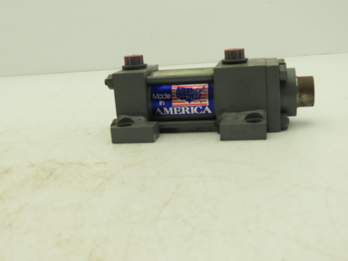 Miller A72R4N Pneumatic Air Cylinder 1.5" Bore 1" Stroke 250psi Lug Foot Mount