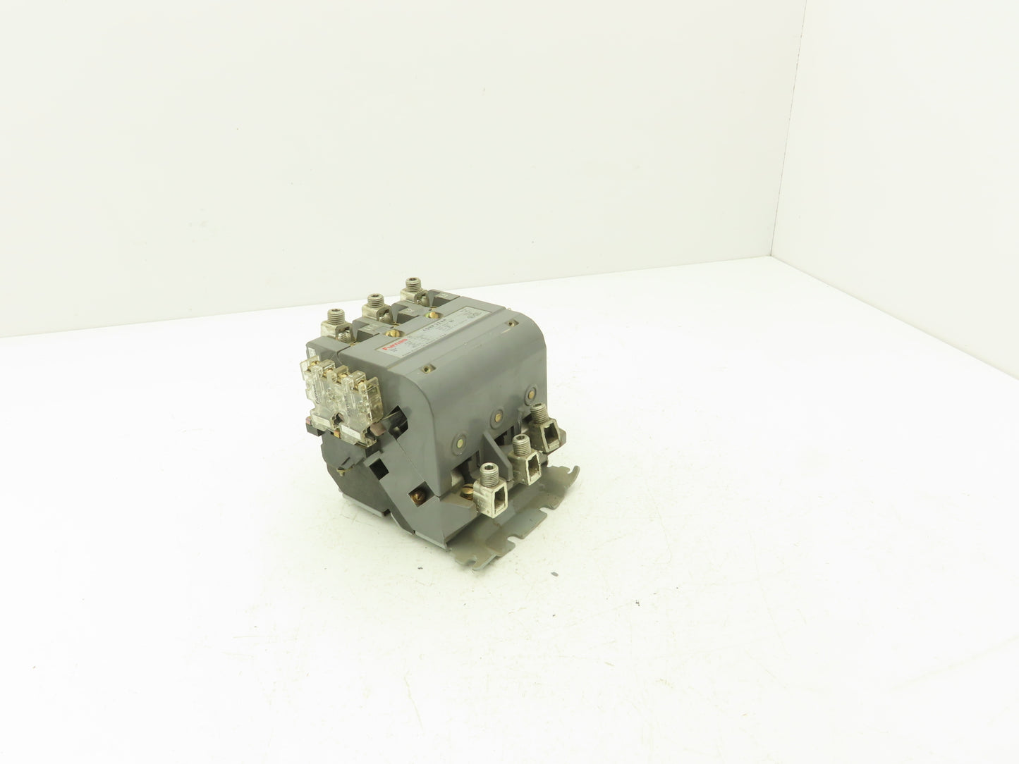 Furnas 40HP32A* Contactor Motor Starter 50Hp 600VAC 3Ph 120V Coil Ser A Size 3