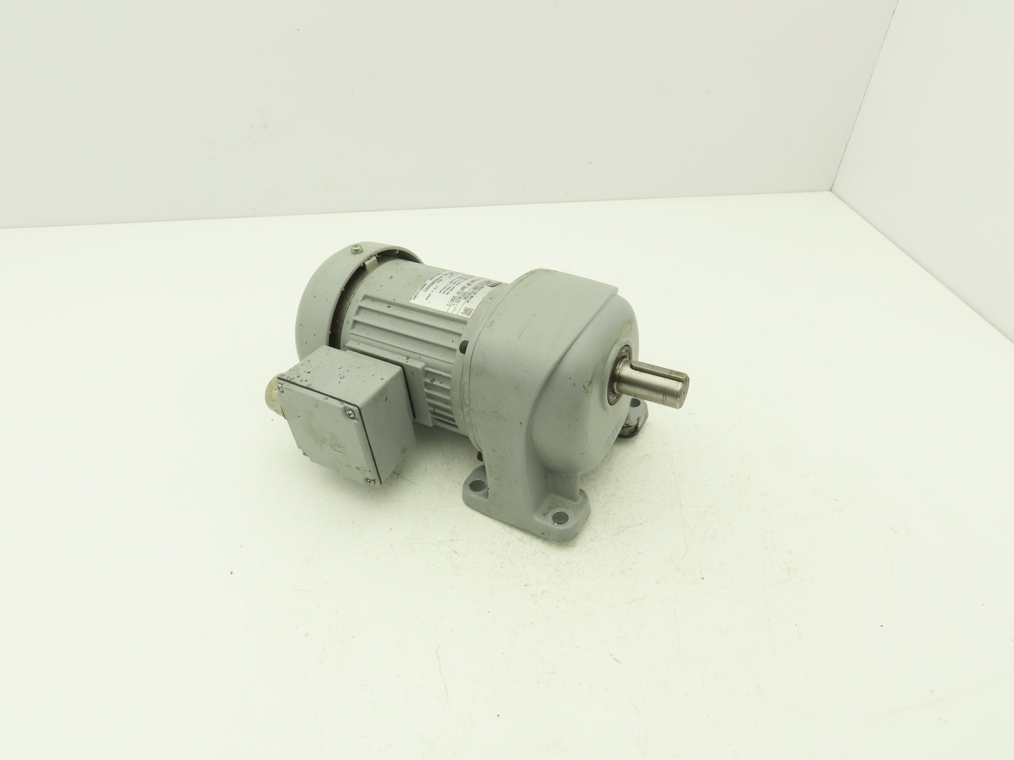 GTR Nissei G3LB-22-200-T010A Gearmotor 200:1 Ratio 0.1kw 8.6rpm 220V 3PH