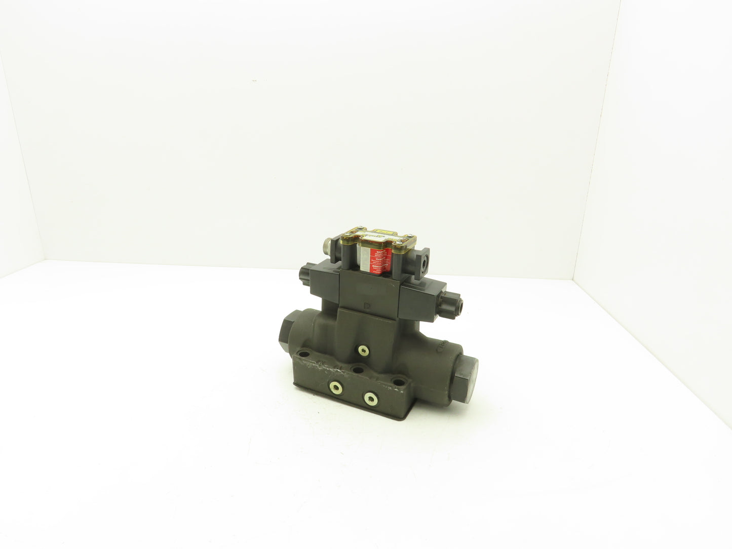 Parker D61VW011C4NYCF56 Directional Solenoid Valve 120V 50/60HZ 5000PSI P A B