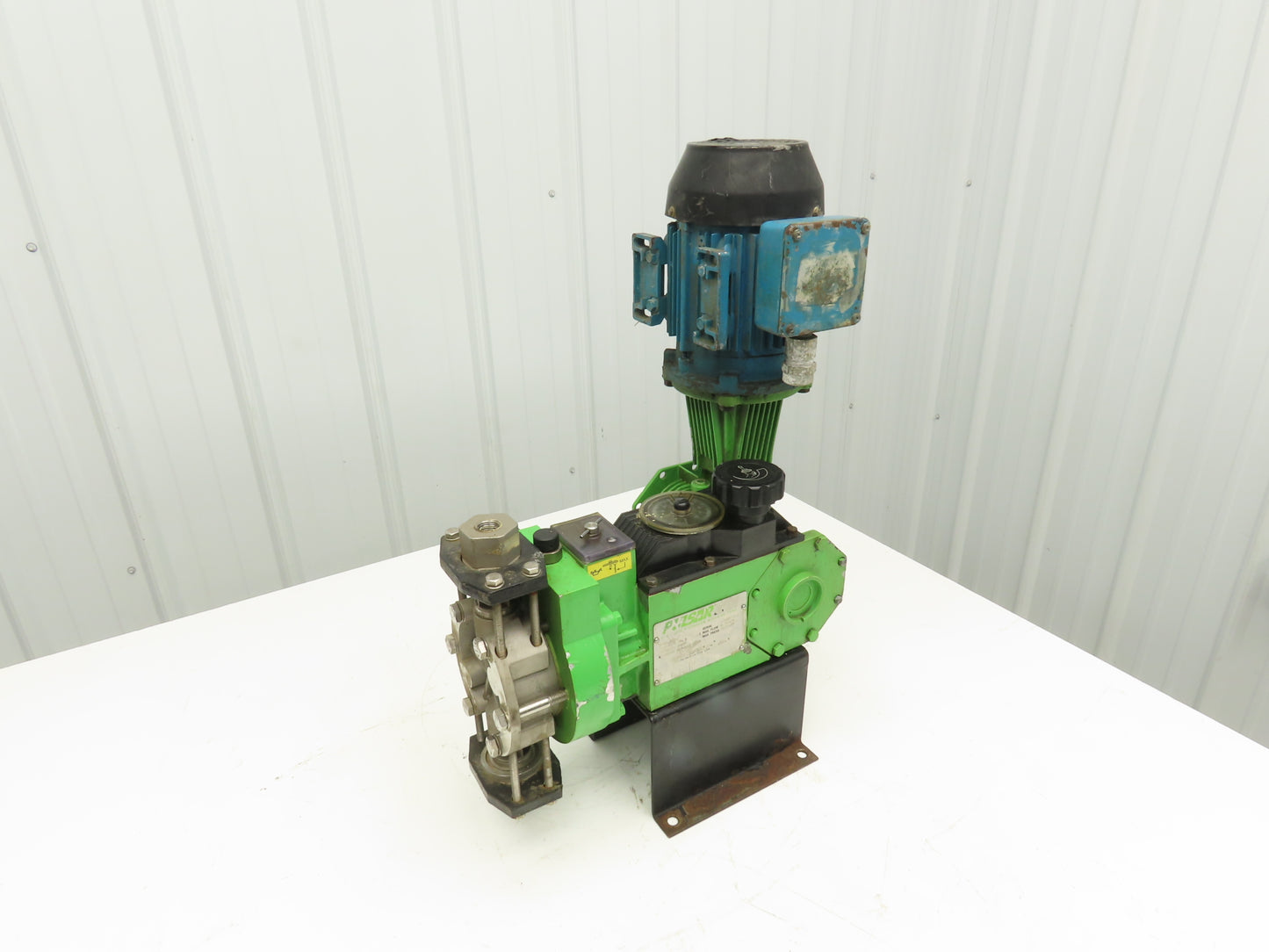 Pulsafeeder Pulsar 25H Hydraulic Diaphragm Metering Pump 9.75 GPH 1/2"NPT 460V