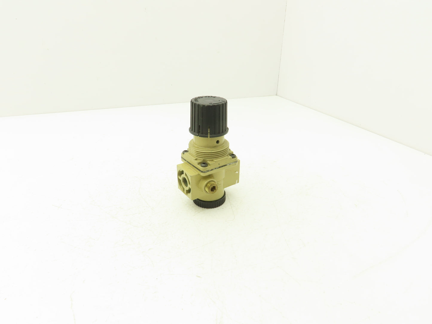 Norgren R08-200-RNMA Pneumatic Air Pressure Regulator 1/4"NPT 300/150psi