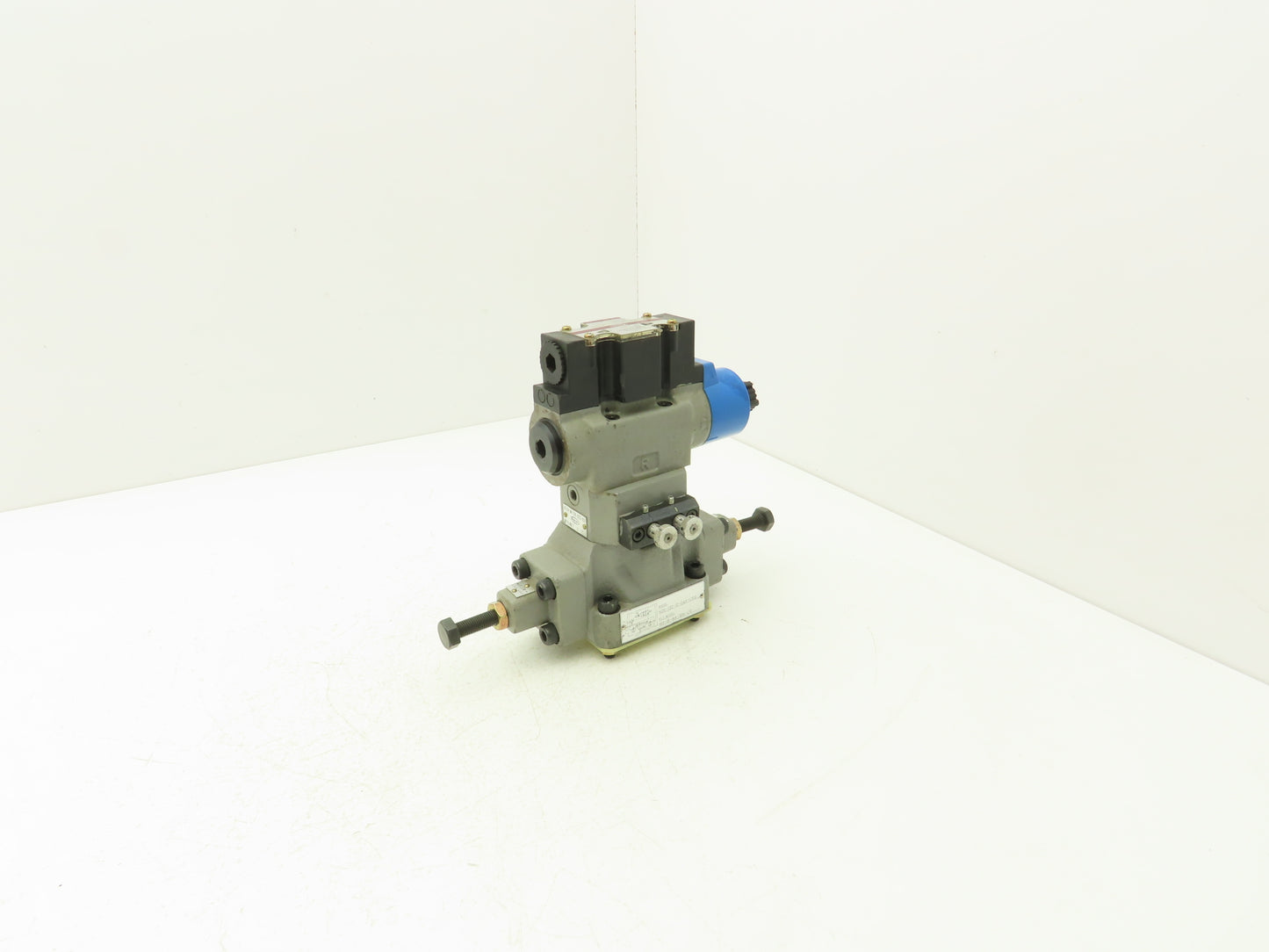 Toyooki Kogyo HLD3-CS2-G1-04A-LYD2 Hydraulic Solenoid Brake/Deceleration Valve