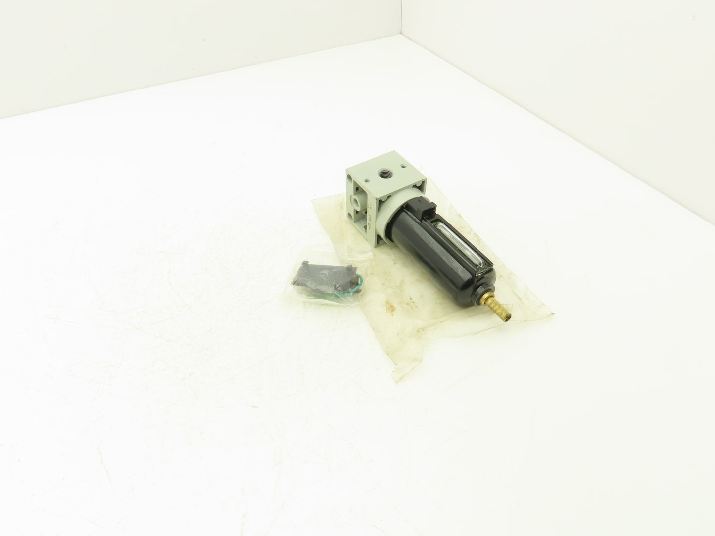 Numatics F22A-02AM Pneumatic Air Filter 40 Micron Sight Glass 200PSI Max 1/4"NPT
