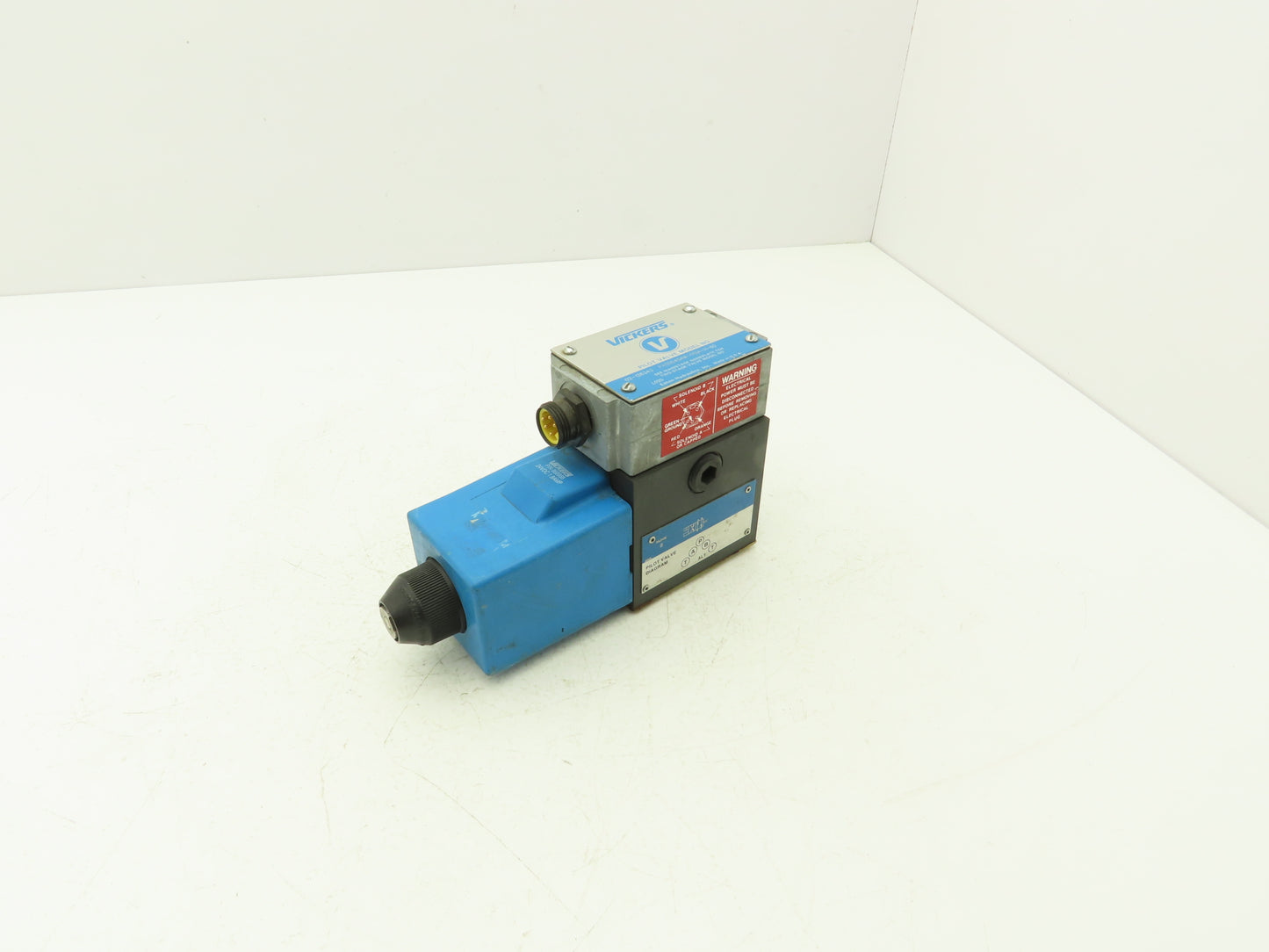 Vickers PA5DG4S4W-012A-H-60 Hydraulic Directional Control Pilot Valve 24vdc