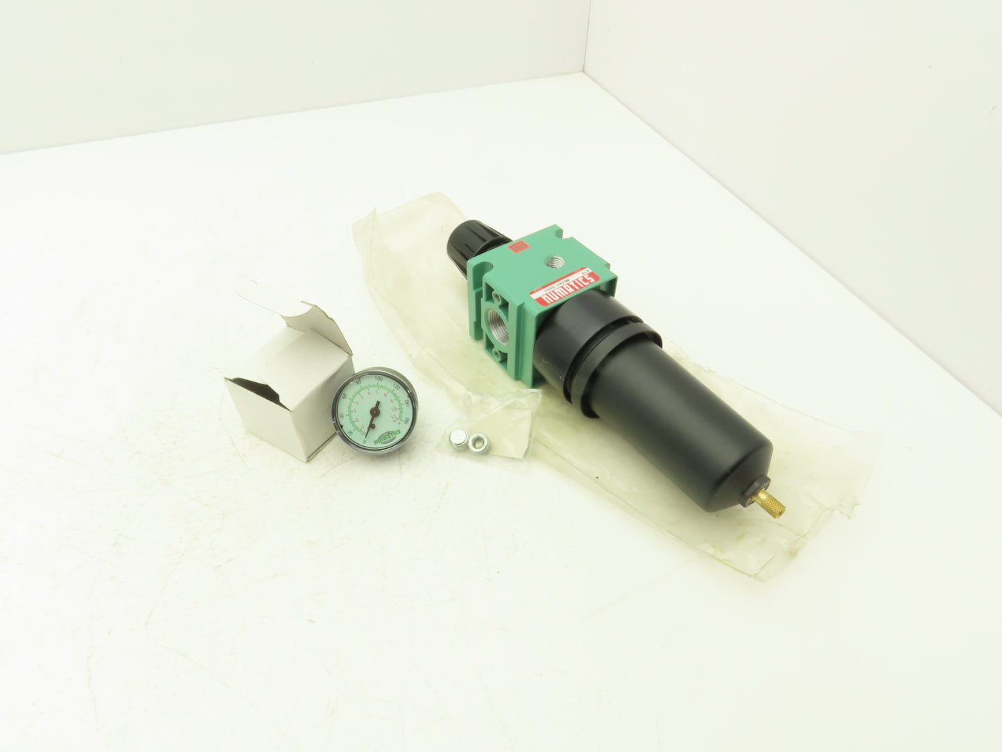 Numatics C30D-06DGM Pneumatic Air Filter Regulator 3/4" NPT 0-160PSI Gauge