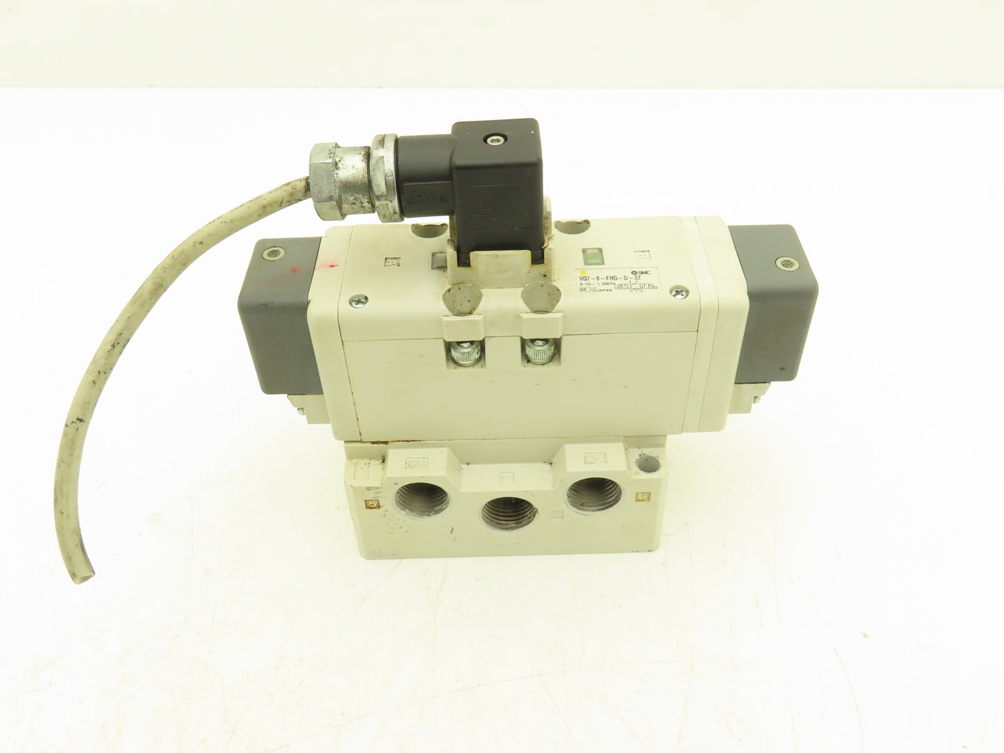 SMC VQ7-8-FHG-D-3Z Pneumatic Solenoid Valve 24VDC 1/2" Manifold
