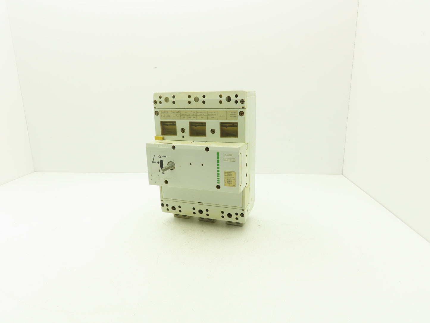 Moeller P10-630 Circuit Breaker 800A 690VAC 3 Pole W/Disconnect Mechanism DNZM10