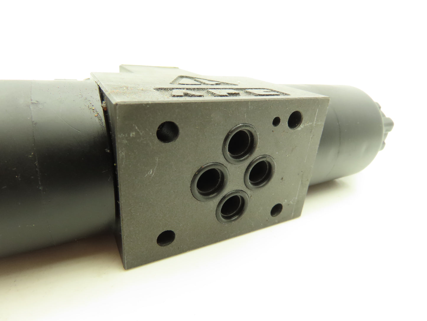 Hyvair D03S-2C-115A-35 Directional Valve Solenoid 3 Pos Spring Center D03 12 GPM