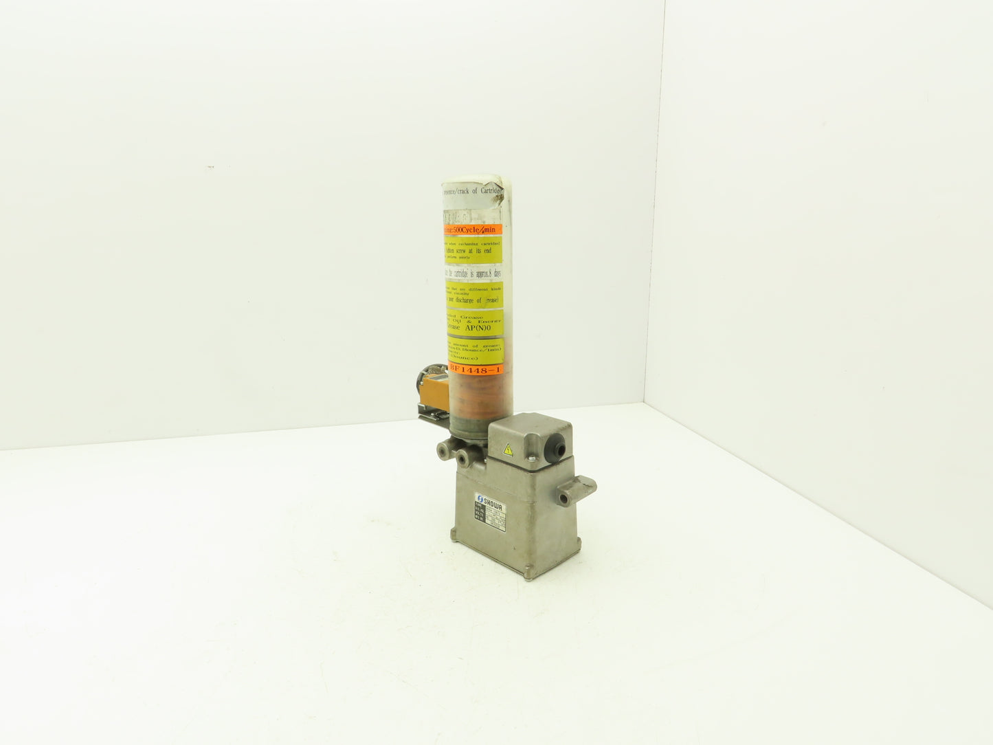 Showa MHG4-10879 Lubricator Grease Pump 5.5cc/min 400mL Tube 220V