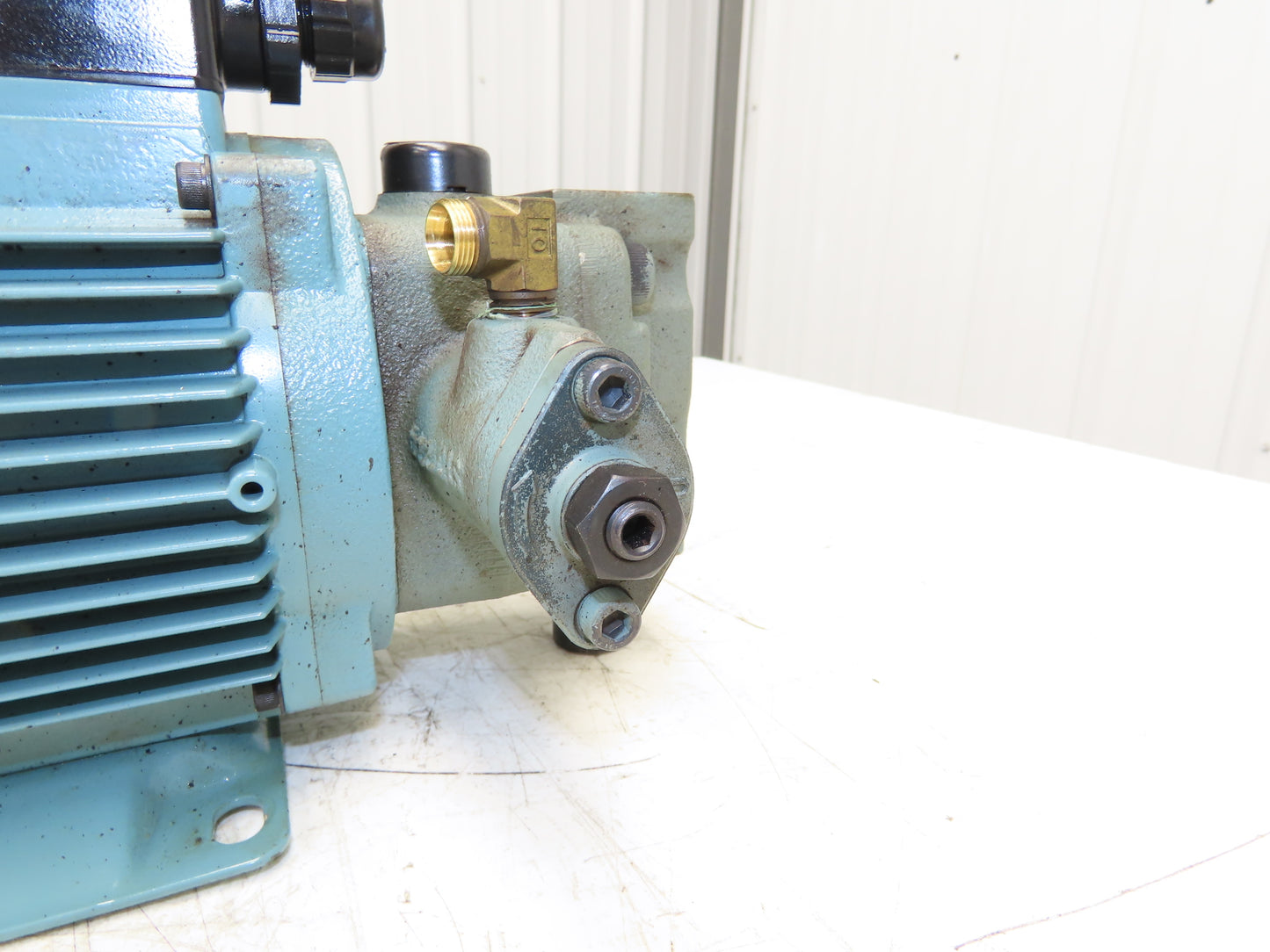 Nachi UVN-1A-0A2-0.7-4-11 Variable Hydraulic Uni-Pump 1160psi 0.75kw 220V 4P 3Ph