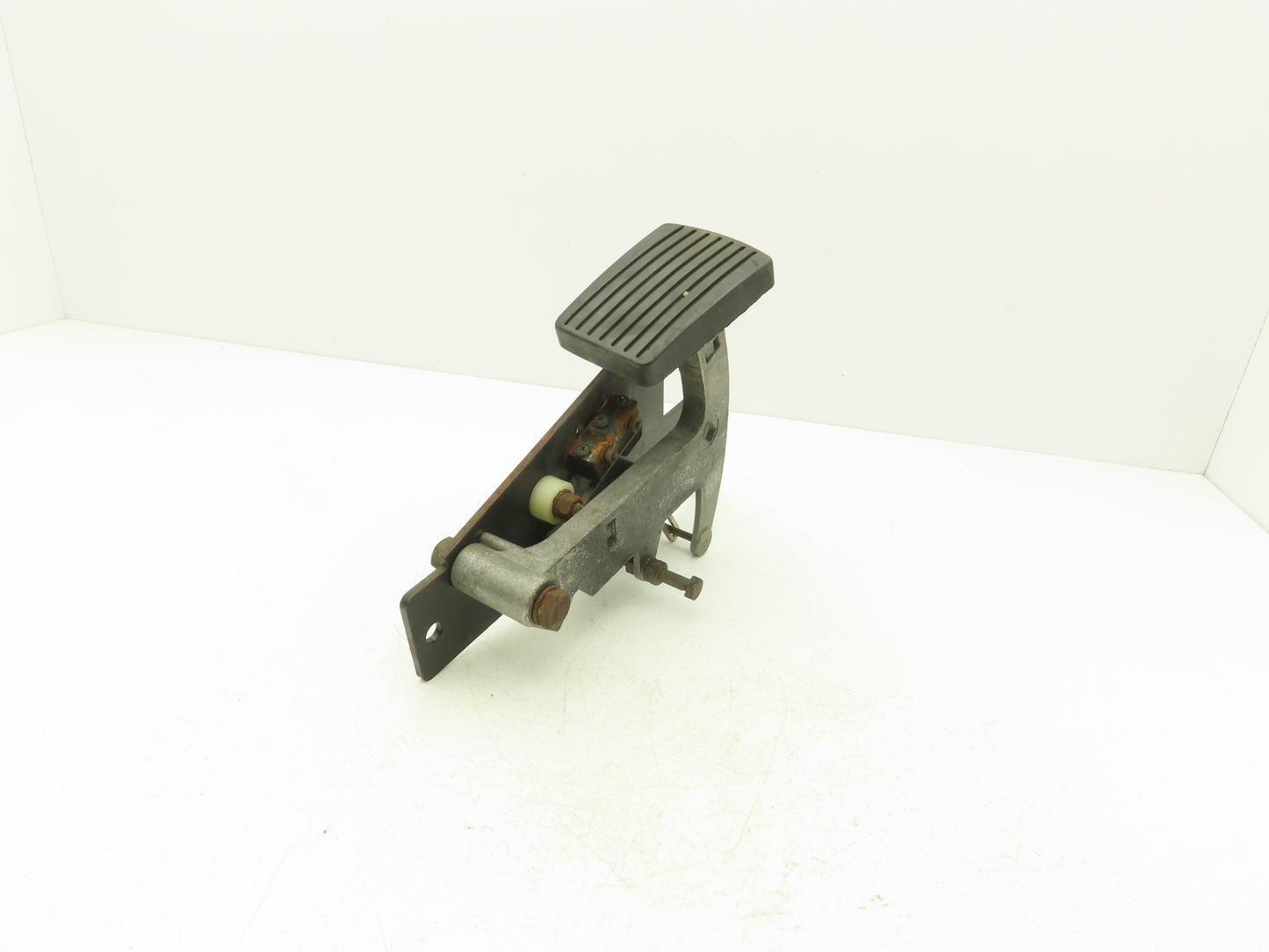 Yale Forklift Throttle Accelerator Pedal Bracket/Potentiometer ERC060GHN36TE084