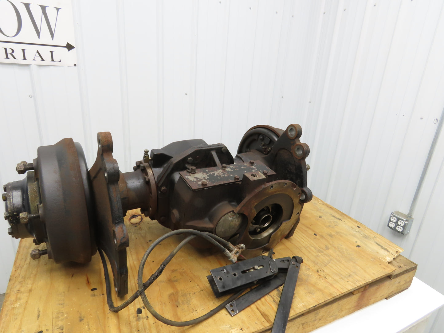 Yale ERC060GHN36TE084 Forklift Dual-Wheel Front Drive Axle 6 Lug Assembly