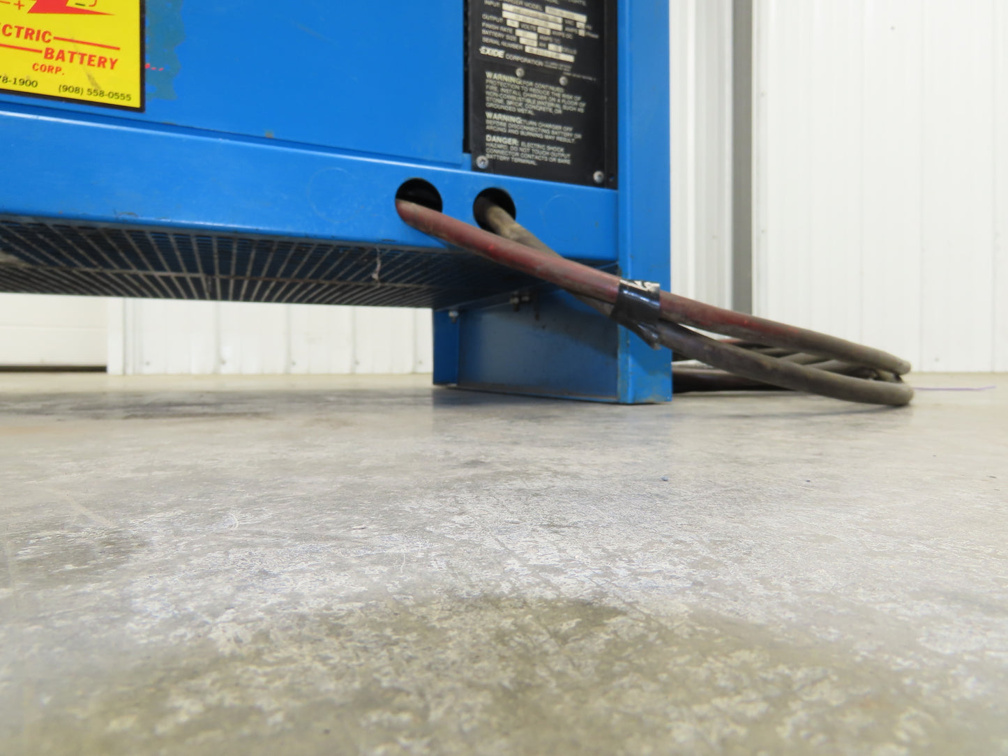 Exide System 3000 ES3-18-1050 Forklift Battery Charger 36VDC 1050Ah 480V 3Ph