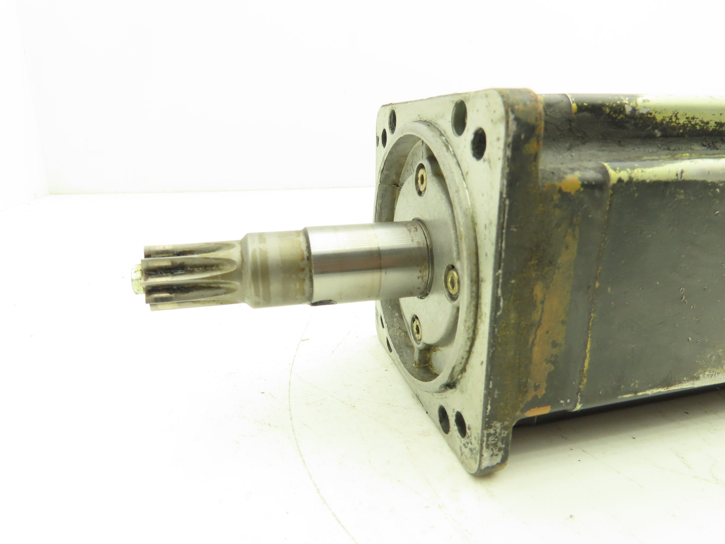 ABB Robotics/Siemens 3HAA2120-1 Servo Motor 9 Tooth x 17.8mmOD x 3" Length Shaft