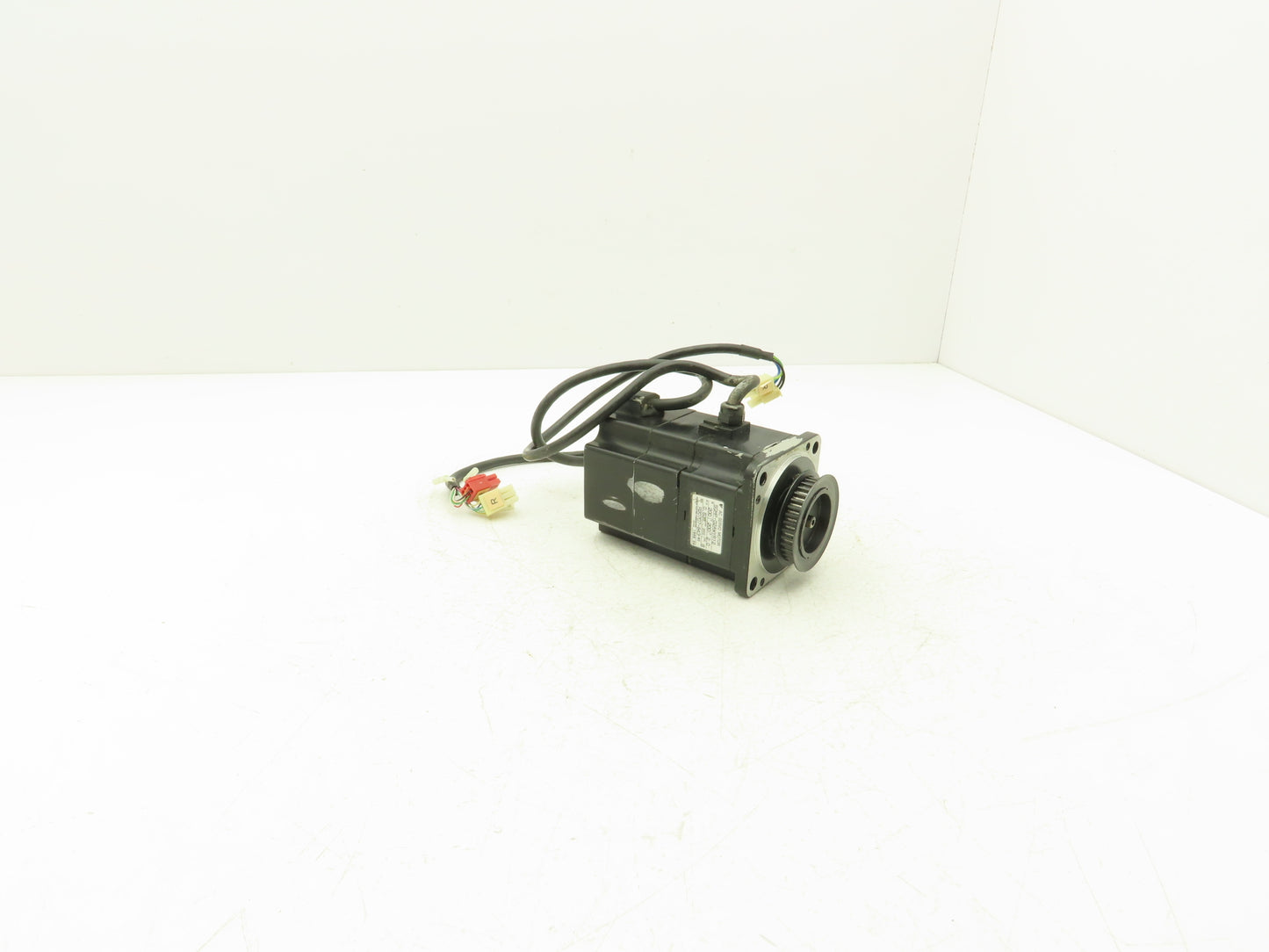 Yaskawa SGMP-02AWYR12 AC Servo Motor 0.2kW 3000rpm 200v 2.0A