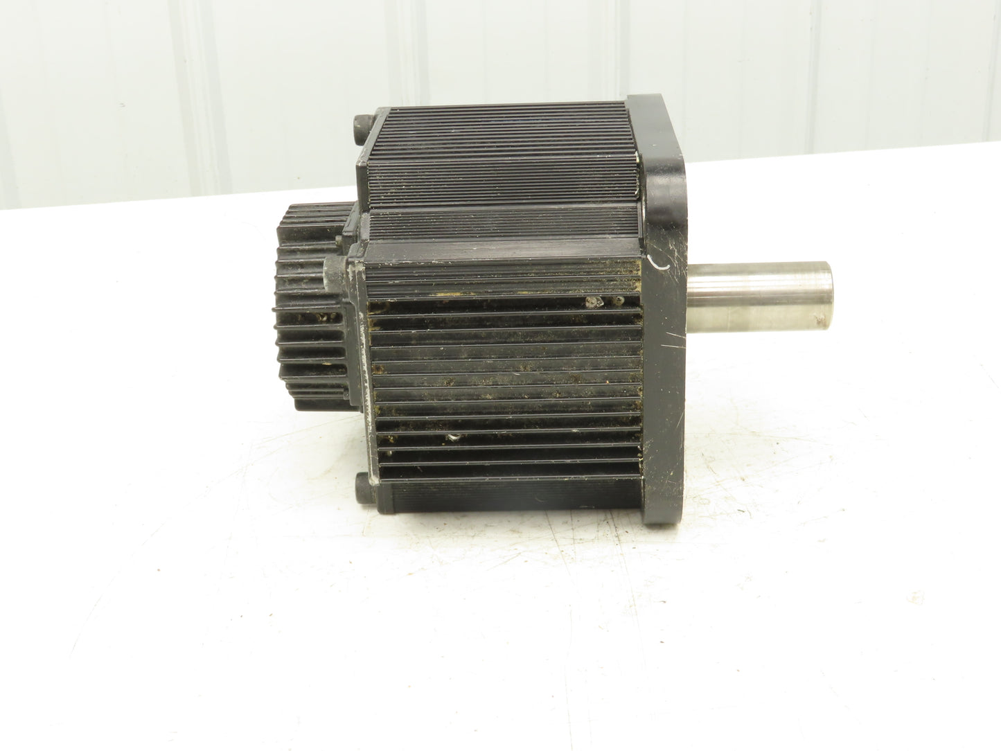 Yaskawa SGMGH-30DCA-YG12 AC Servo Motor 2900W 18.6Nm 1500 RPM Encoder 35mm Shaft