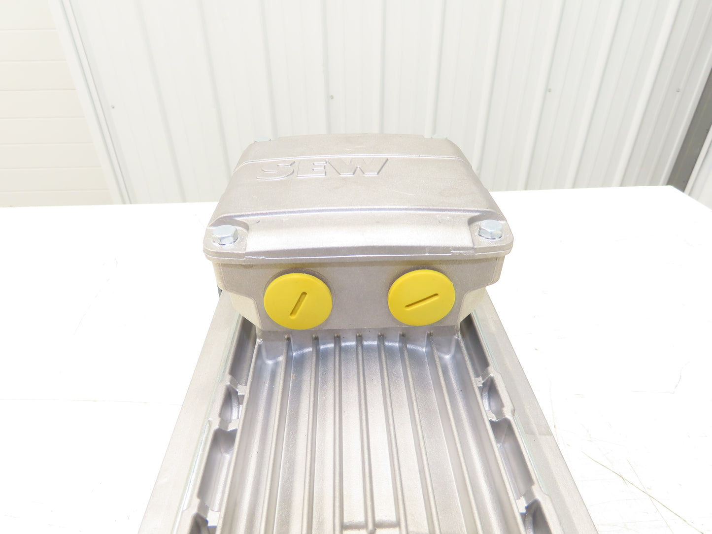 Sew Eurodrive SA67 DRN90L4 Gearmotor 23.22 Ratio 76rpm 2Hp 230/460V Hollow Shaft