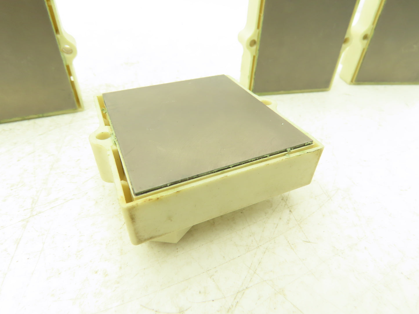 UXP/600 3R9K Ultra High Power Resistor Partial Discharge 600W Lot of 4