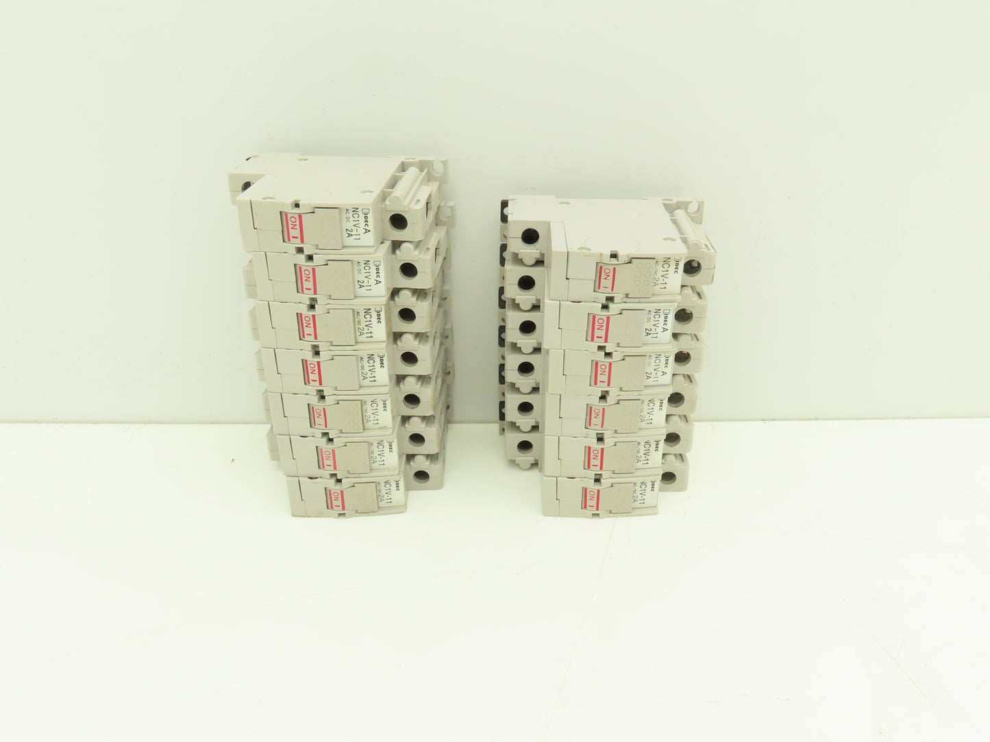 IDEC NC1V-1100 2 Amp Circuit Protector 1 Pole A Curve 250VAC/65VDC Lot of 13
