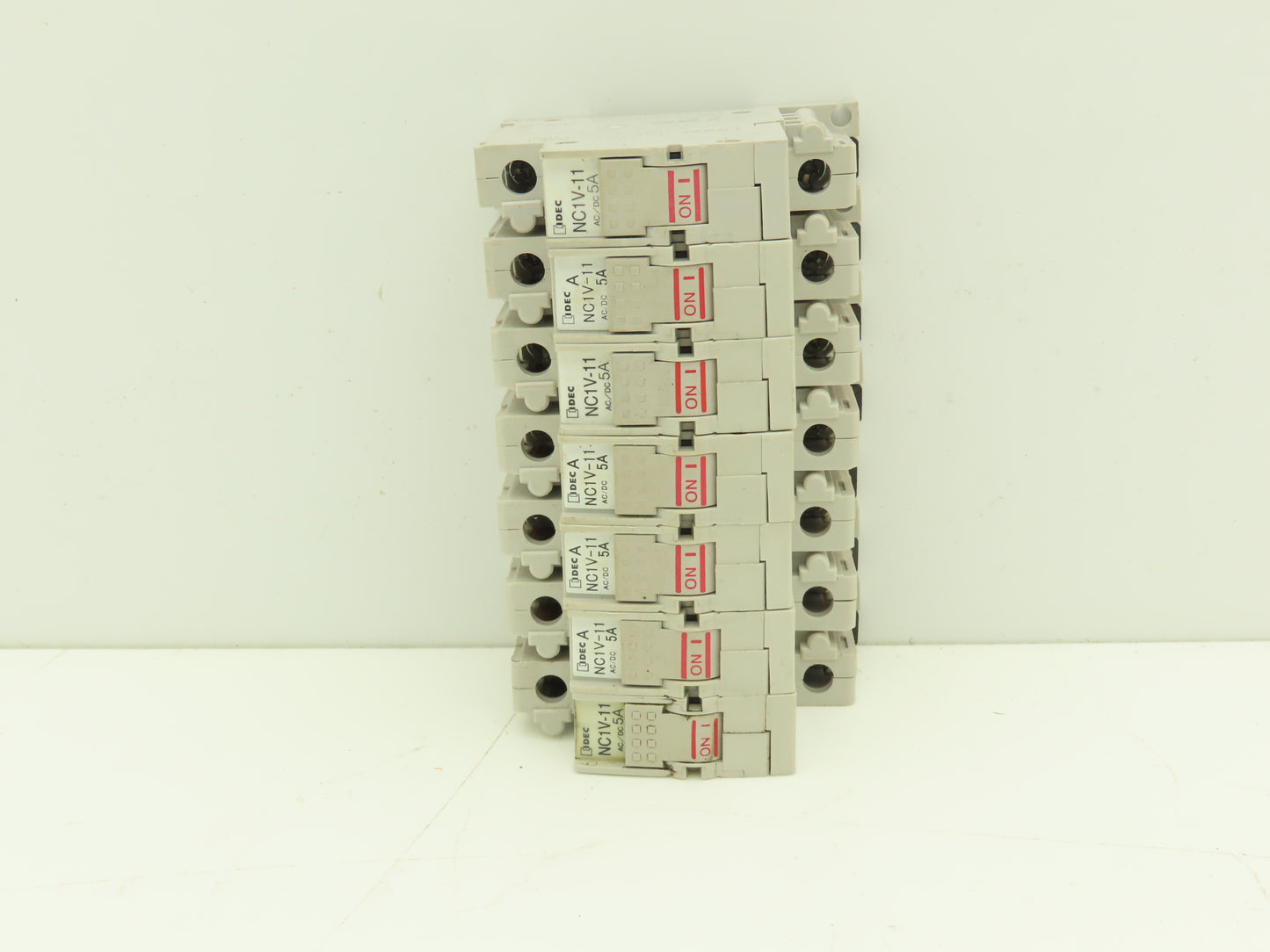 IDEC NC1V-1100 5 Amp Circuit Protector 1 Pole A Curve 250VAC/65VDC Lot of 7