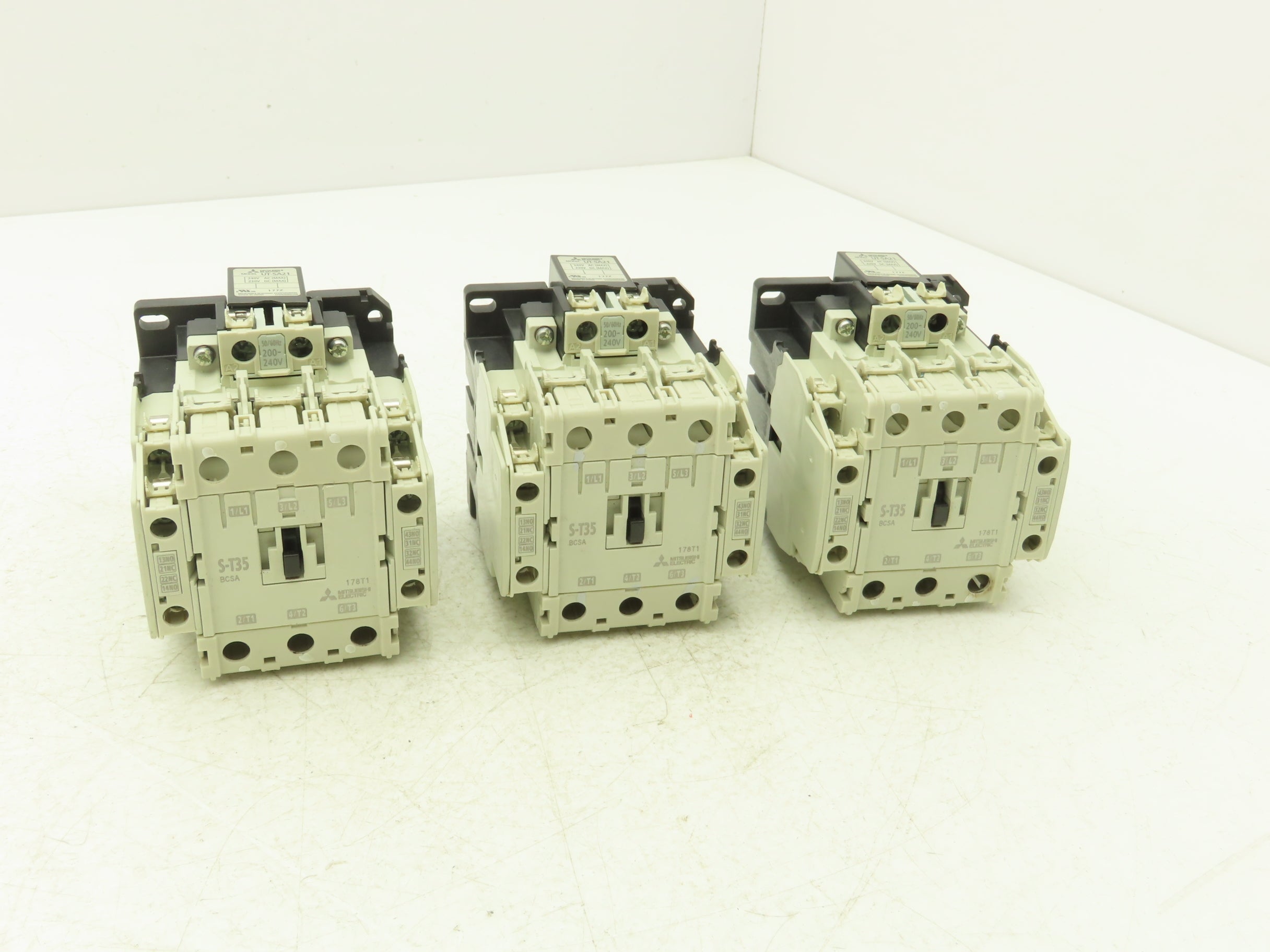 Mitsubishi S T35 Motor Starter Contactor 20Hp 40A 600VAC 4NO 4NC Lot O mitsubishi-s-t35-motor-starter-contactor-20hp-40a-600vac-4no-4nc-lot-o