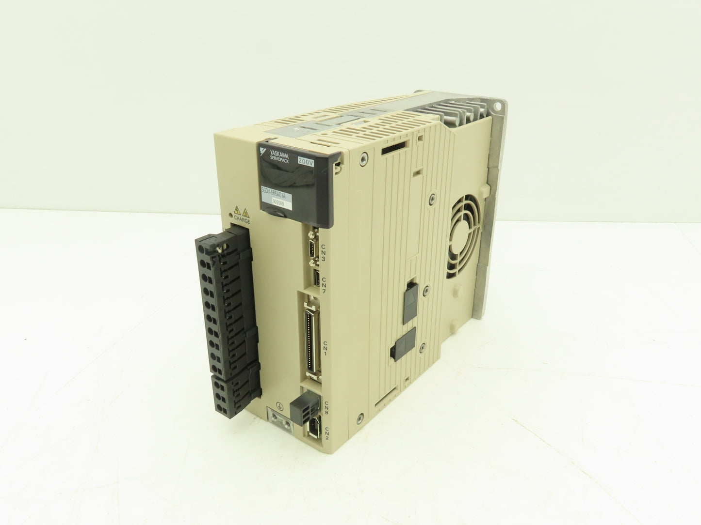 Yaskawa SGDV-5R5A01A SERVOPACK Drive Controller Module 200-230V 3Ph 0.750kW