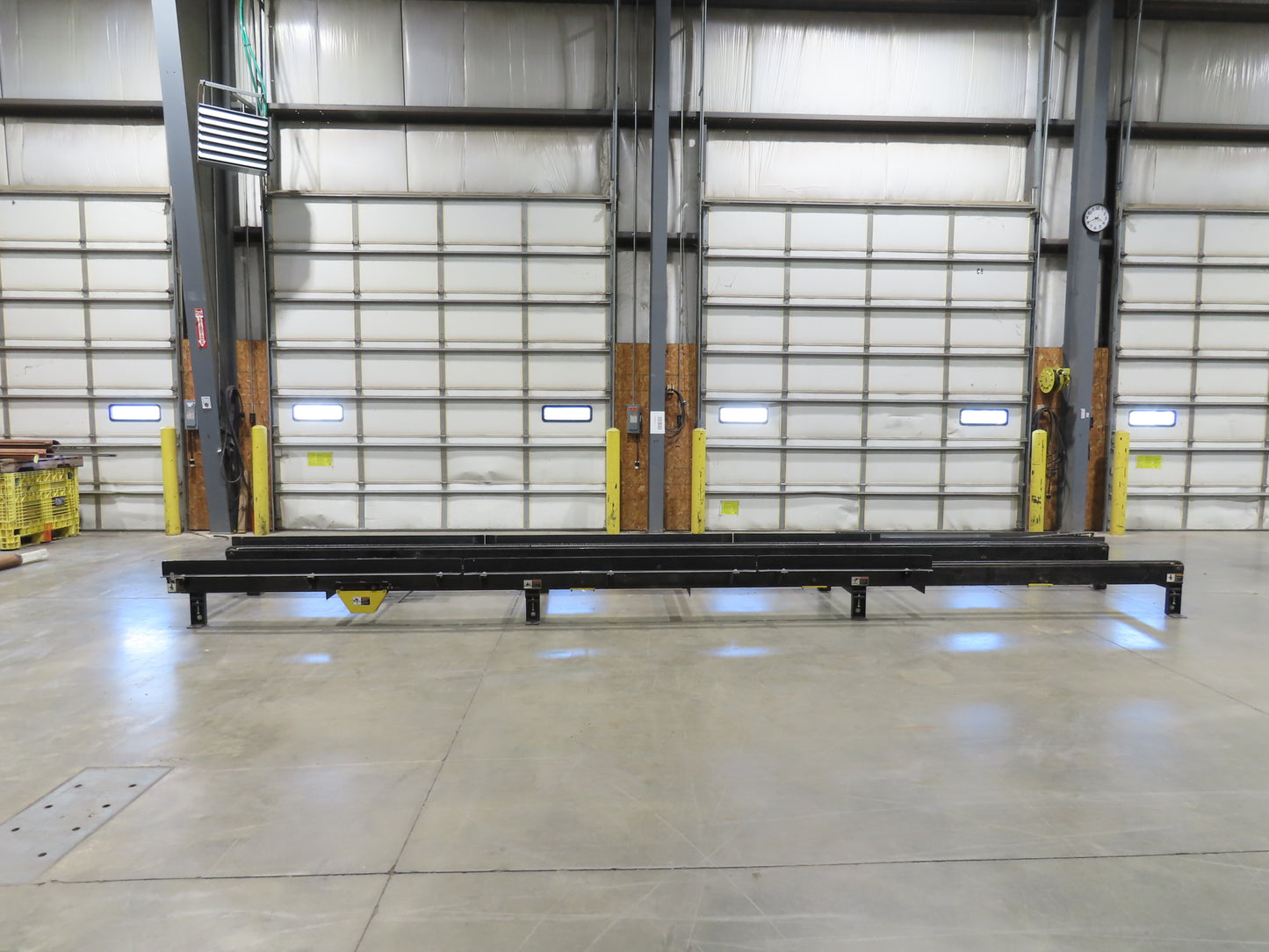 42"x 25' Pallet Drag Chain Conveyor 2-Strand 1Hp 230/460V 3PH 32FPM 17-19"H