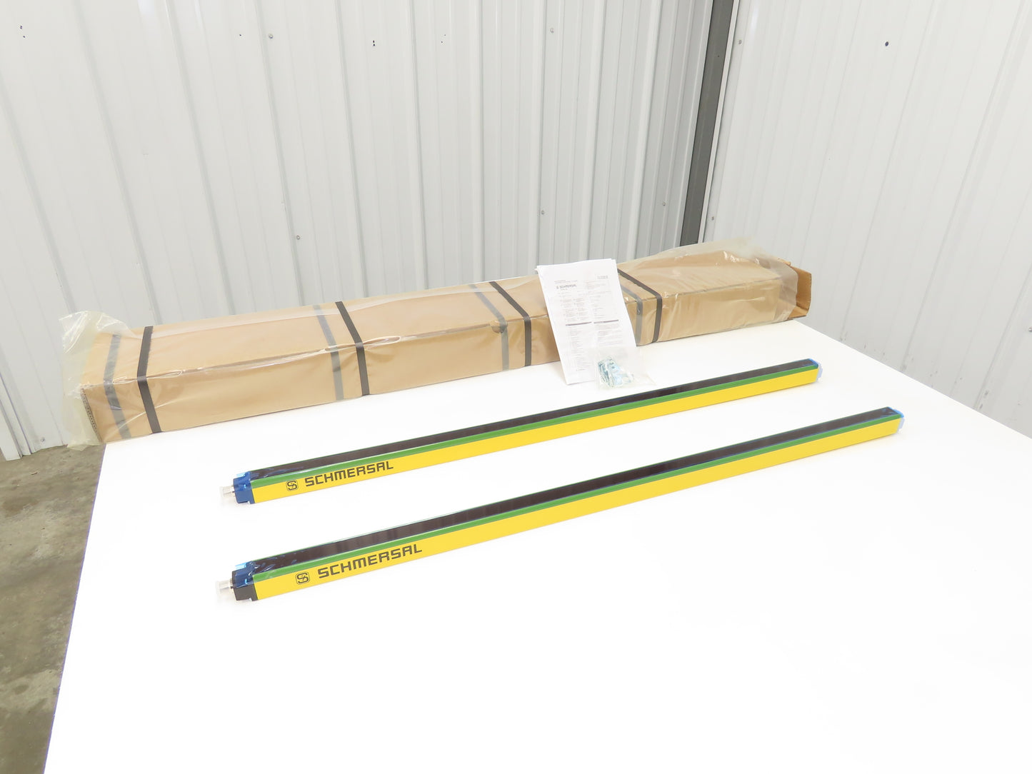 Schmersal SLC440COM-ER-0890-14 Safety Light Curtain Transmitter & Receiver Set