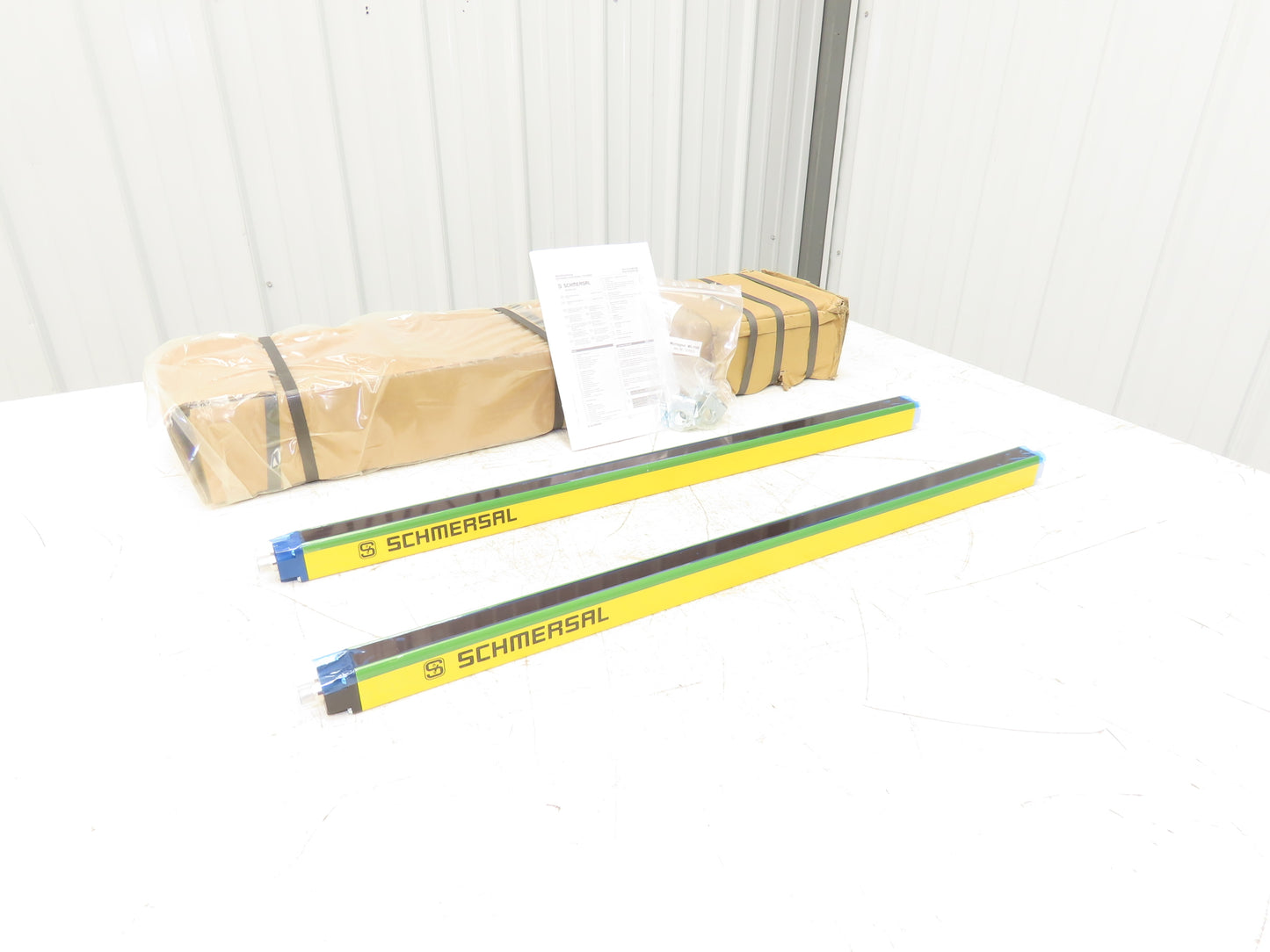 Schmersal SLC440COM-R-0650-14 Safety Light Curtain Transmitter & Receiver Set