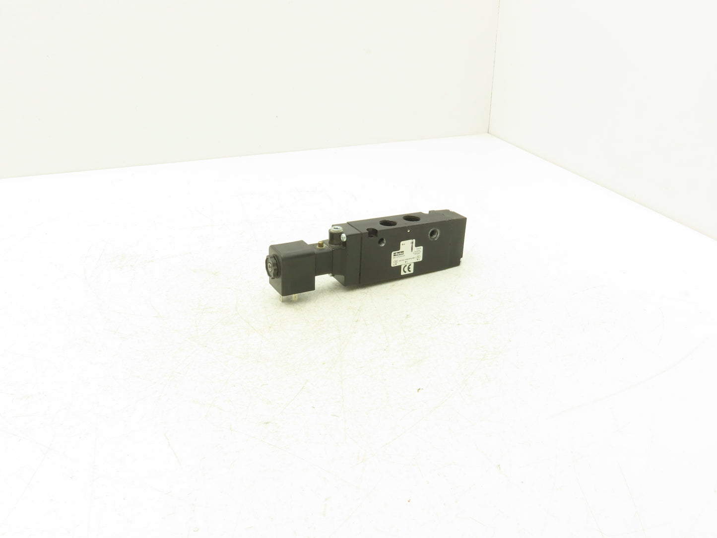 Parker B612ADA53A Pneumatic Solenoid Inline Valve 4 Way 2 Position 3/8" NPT