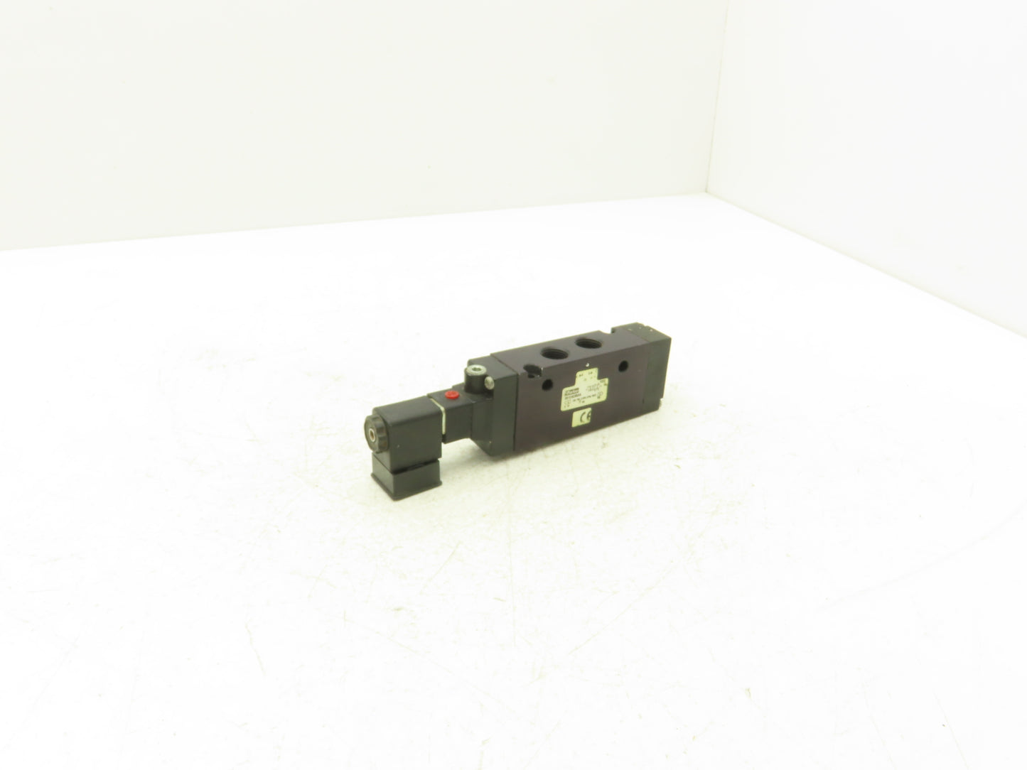 Parker B612ACB53A Pneumatic Solenoid Inline Valve 4 Way 2 Position 3/8" NPT