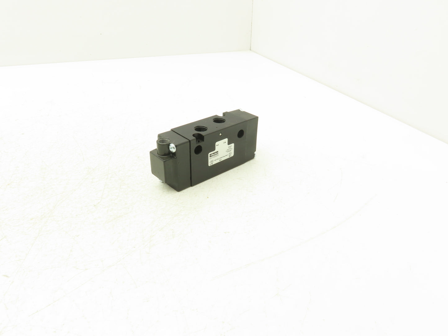 Parker B531000XXC Pneumatic Air Solenoid Valve 145 PSI 1/4" NPT 5 Way 2 Position