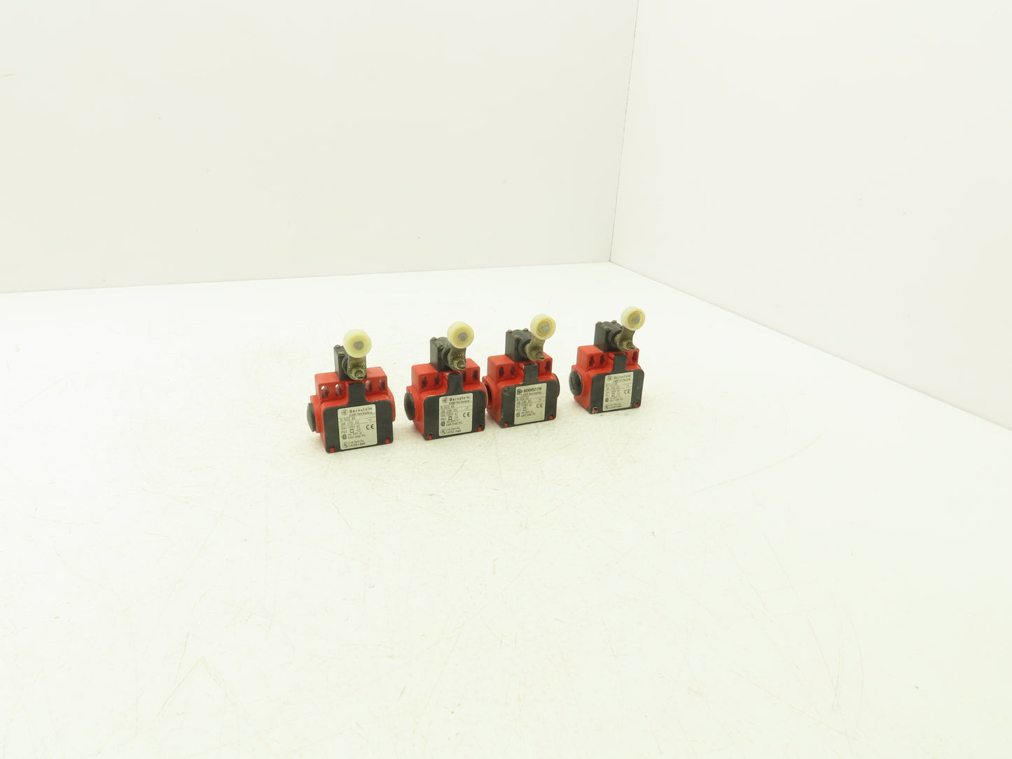 Bernstein BI-SU1Z AH Limit Switch 10A 500V 30mm Arm Plastic Roller Lot of 4