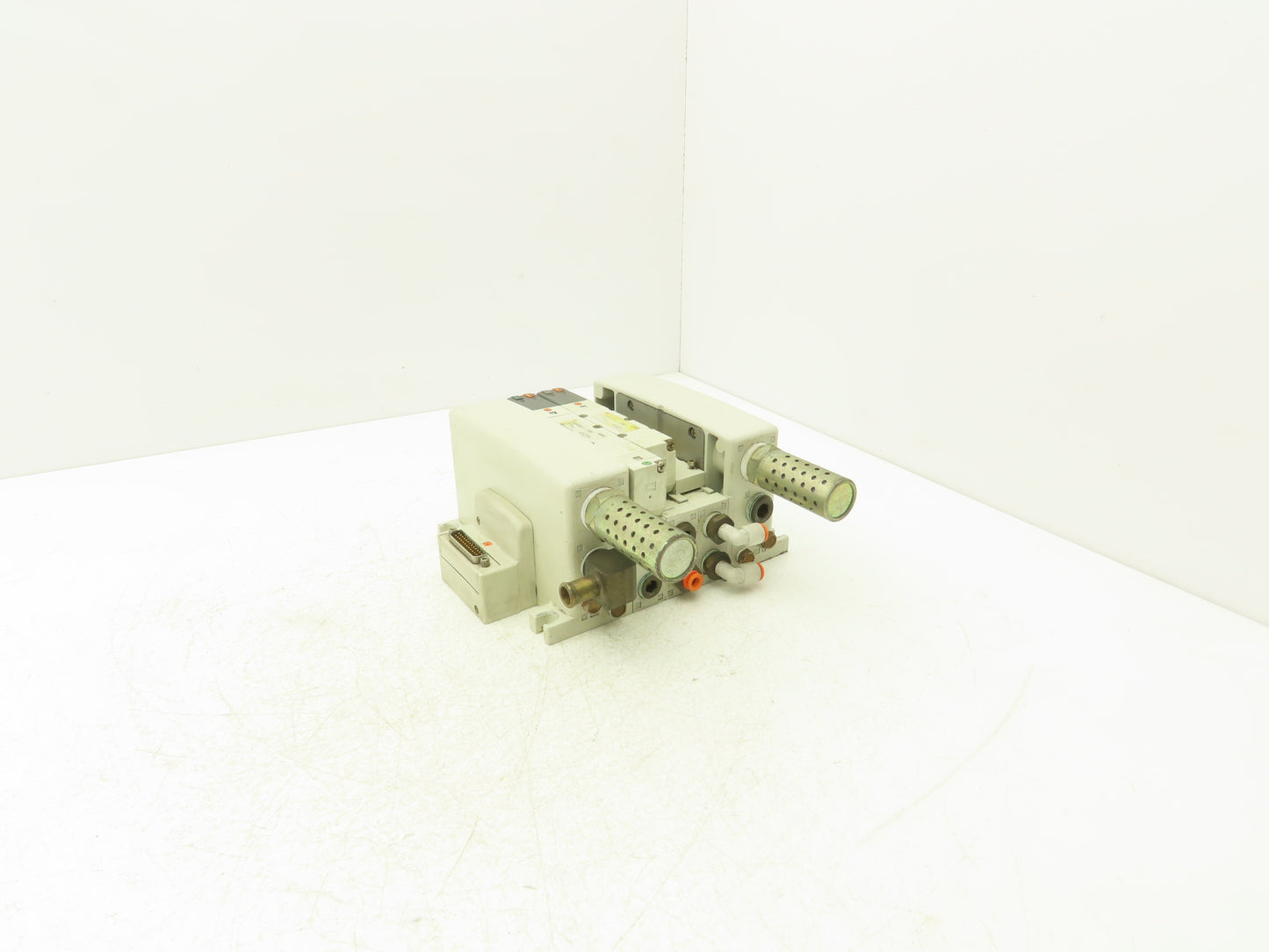 SMC VQ4301-5W Pneumatic Solenoid Valve 3-Station Manifold 3 Valves 25Pin D-Sub